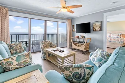 Image de Panama City Beach Front - Condo 2br / 2ba avec piscine chauffée et chaises de plage gratuites!