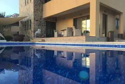Image de Fantastique vue panoramique sur la mer. Grande piscine privée, jardin paysagé. Wifi gratuit