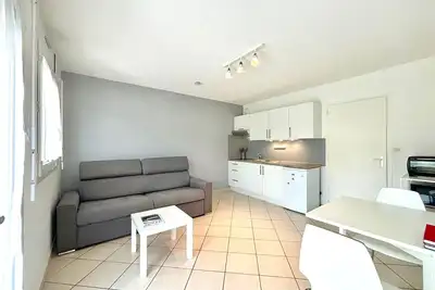 Image de Studio rénové à Annecy avec terrasse, proche commerces et parking privé