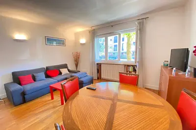 Image de Appartement confortable avec parking et Wifi à 10mn du centre-ville
