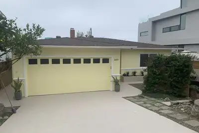 Image de Carlsbad Village Beach House! À quelques pas du sable et du village!