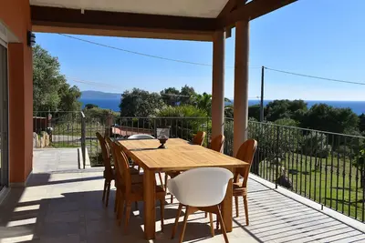 Image de Villa piscine privée proche plages barbecue climatisée vue mer