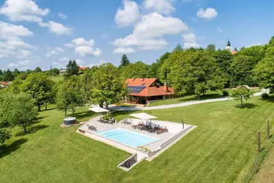 Image de Belle maison Ă Glina avec sauna