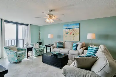 Image de Magnifiquement décoré, super spacieux, condo sur le golfe avec une vue magnifique! Sle
