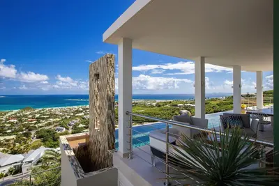 Image de Villa moderne avec vue spectaculaire sur le lever du soleil