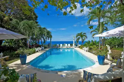 Image de Villa impressionnante de 4 chambres avec grande piscine privée