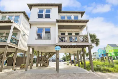 Image de Nouveau chalet 2 chambres avec accès à la plage, 6 personnes, voiliers disponibles. , W / D, WiFi, piscine - Blue Paradise