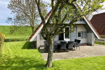 Image de 6 pers Maison ensoleillée avec terrasse équipée derrière une digue à Lauwersmeer