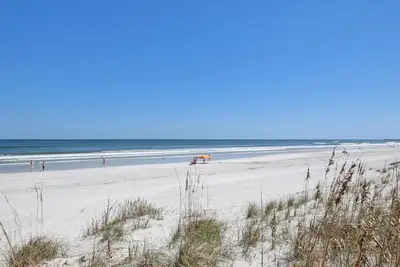 Image de Condo Oceanfront avec piscine, sauna, salle de gym à Jacksonville Beach