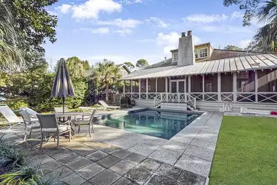 Image de Cottage 4 chambres avec piscine privée dans le quartier du village
