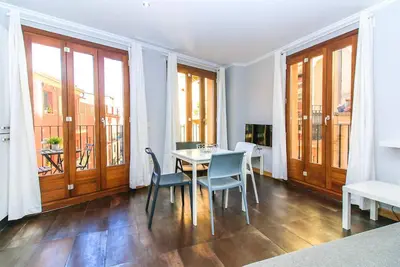 1 Bedroom with balcony. El Carmen. Valencia. Tra1