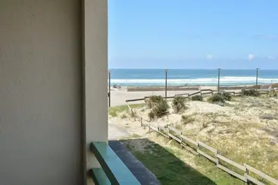 Image de Appartement au pied de la Plage Corniche, avec vue latérale sur l'océan de Mimizan