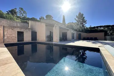 Image de Villa climatisée pour 12 personnes avec piscine chauffée et vue mer à La Londe-Les-Maures