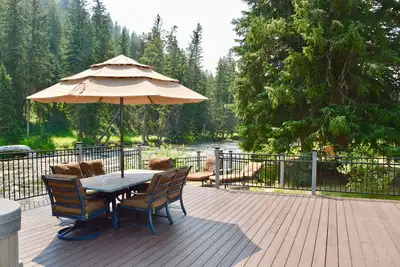 Image de Maison d'hôtes unique sur la magnifique rivière Gallatin - bain à remous avec une vue imprenable!