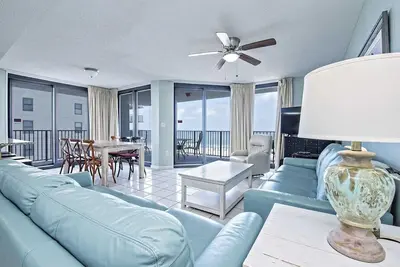 Image de East corner condo ~ Gulf Front ~ 3 chambres à coucher ~ 10 personnes ~ Great Amenties