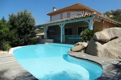 Image de Villa de grand standing, dominant un site exceptionnel, piscine chauffée.