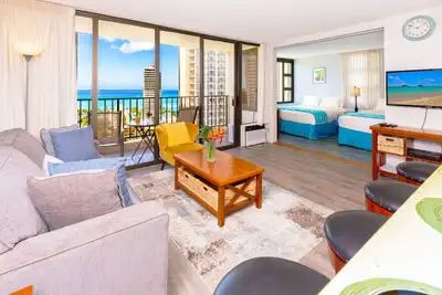 Image de Waikiki Banyan 18th Floor | Vue panoramique sur l'océan | WiFi gratuit et parking