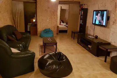 Image de Undergound Gem - Appartement, expérience unique, spacieux, animaux de compagnie acceptés