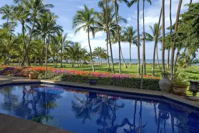 Image de Rare, Gated, Villa en bord de mer * 6 chambres - 6 salles de bain avec piscine et Ultimate Sunsets