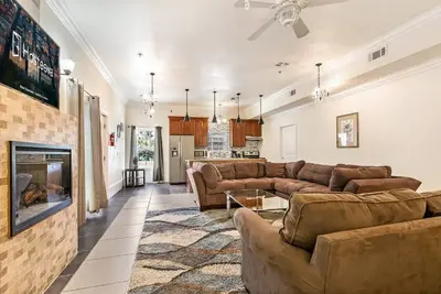 Image de Él��gant 4br City Condos dans le centre-ville par Hosteeva