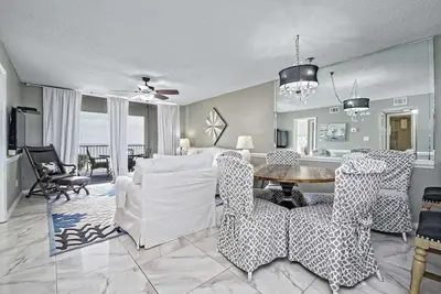 Image de 2 chambres pour 8 personnes ~ Super emplacement / commodités ~ Vue sur le golfe ~ Plage et raquette en bord de mer 4409