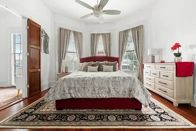 Image de Quaint 1 chambre dans Mansion Victorian Uptown