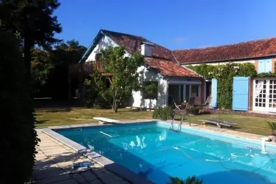 Image de Superbe ferme landaise, grands jardins, magnifique piscine, Ryanair Pau\/Biarritz