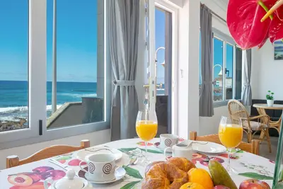 Image de Belle et confortable Casa Avenida del Agujero, directement sur la plage