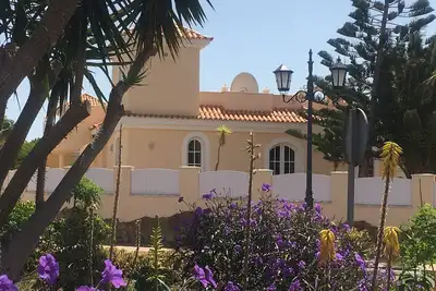 Image de Belle villa avec accès à la piscine, Wifi, près de la plage, des hôtels, du golf et de la ville