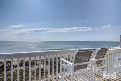 Image de Condo en bord de mer avec tout nouveau vues fantastiques Wifi, Tv inclus
