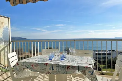 Image de Studio au Lavandou avec parking, accès direct plage