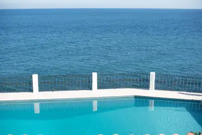 Image de ! ! ! ACCÈS PRIVÉ À La Mer Et Piscine D'Eau De Mer! ! !