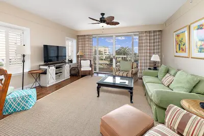 Image de Grand et luxueux Condominium Oceanfront! Profitez des vues sur l'océan, accès à la plage et piscine