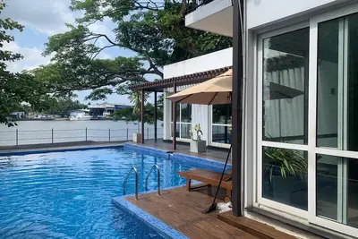 Image de Villa by the Edge