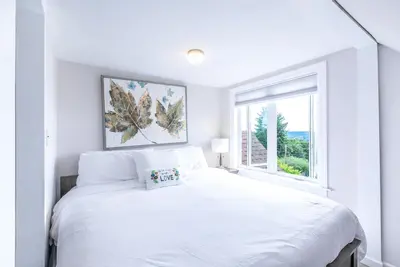 Image de Ta Maison avec vue sur le centre-ville de Kent et la vallée