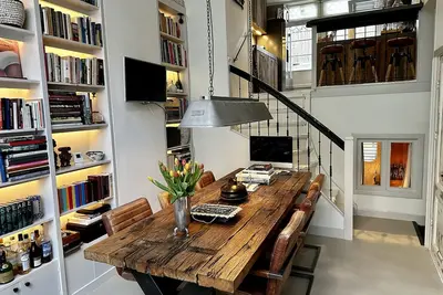 Image de Hébergement privé confortable au cœur du quartier de Jordaan