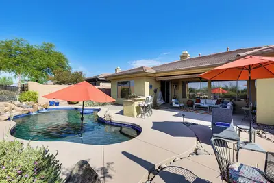 Image de Belle maison de l'hymne w / vue sur le terrain de golf et piscine!