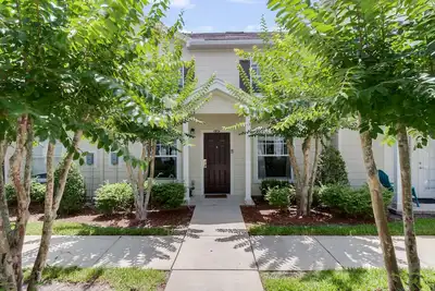 Image de 3 Chambres / 2 Salles de bains Lucaya Village (6-107)