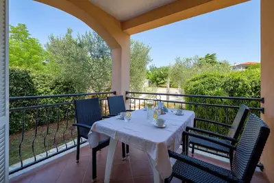 Appartement d'une chambre avec la terrasse Basanija, Umag (A-3402-b)