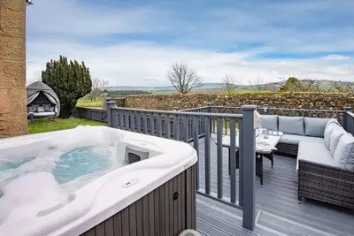 Image de Jacuzzi, jardin de type spa, poĂŞle Ă bois