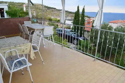 Image de Appartement de deux chambres avec la terrasse et la vue sur le mer Bilo, Primosten (A-12434-b)