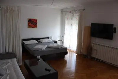 Image de deuxième Etage 2 pièces, 2x salle de bain, 2x climatisation, balcon, vue mer panoramique