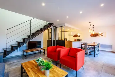 Image de Maison de plage moderne avec grande terrasse