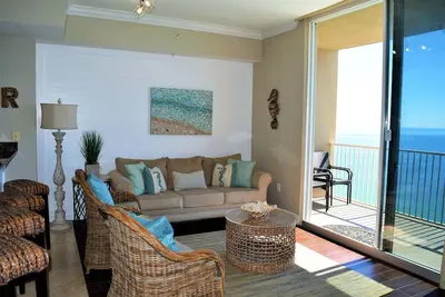 Image de Tidewater! Condo de luxe en bord de mer récemment rénové avec service de plage