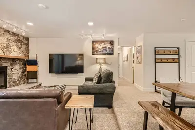 Image de Activités SkyCard Gratuites - Charmant condo du centre-ville, skis aux pieds, piscine \/ bains à remous - Sundowner Ii 201