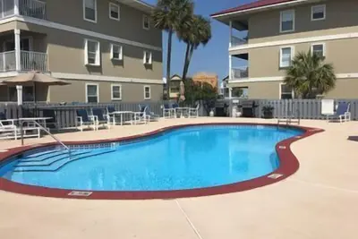 Image de Sunset Harbor Villas \"Island Dream\" # 212 piscine communautaire