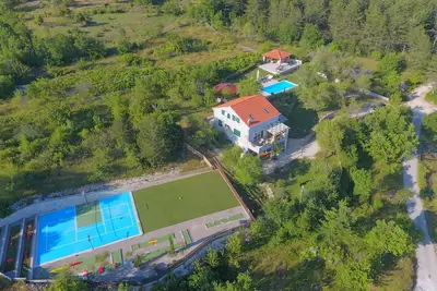 Image de Heritage Stone Villa De Luxe Heaven N ° 2, piscine chauffée pour 11 personnes, près de Split