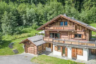 Image de Chalet de standing en bois avec vue sur Mont Blanc ; un vrai espace bien-ĂŞtre!