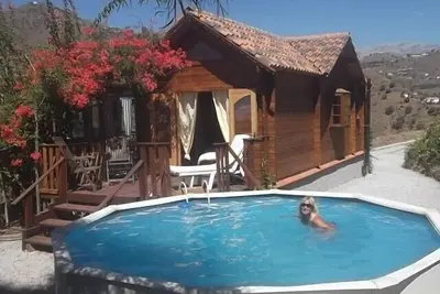 Image de Maison en bois unique à 4 miles de la plage avec une vue imprenable, Wifi illimité.