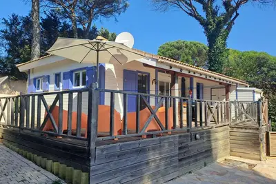 Image de Maison californienne pour 6 personnes situé dans un parc arboré à Gassin
